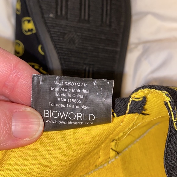 Batman slip on shoes size medium measures as a 9 - Picture 3 of 3